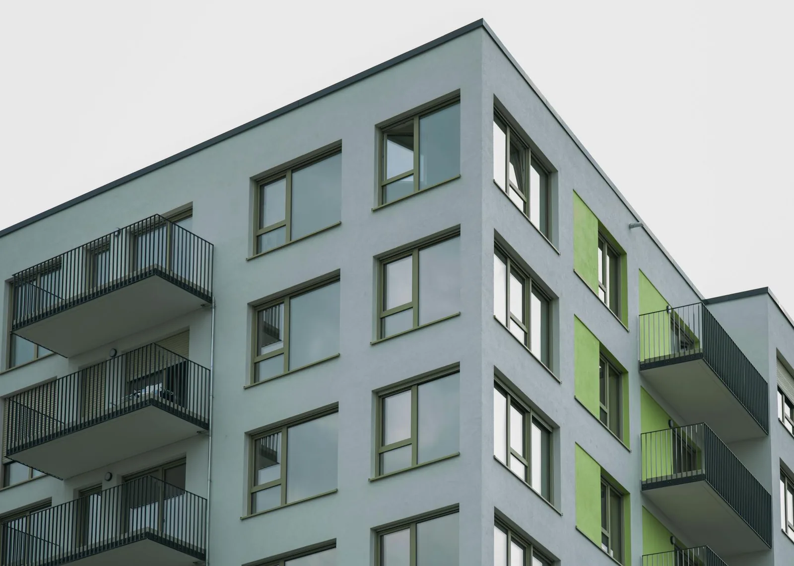 Vuokravakuuden palautuksessa ratkaisevaa on usein se, onko asunnon kunto, avaimet ja mahdolliset puutteet dokumentoitu kunnolla sekä sisään- että poismuuton yhteydessä